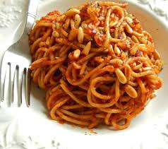 receta Espaguetis con salsa de anchoas y piñones